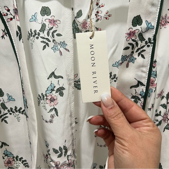 Anthropologie Moon River Short White Robe with Pink Flowers. Several Available - Picture 5 of 6